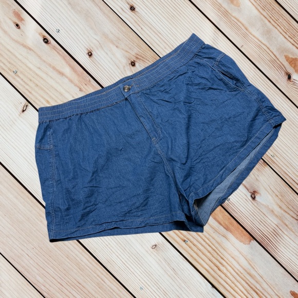 Universal Standard size 22-24 chambray 98% cotton shorts - Picture 2 of 11